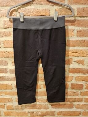 Black Capri Leggings with Gray Waistband
